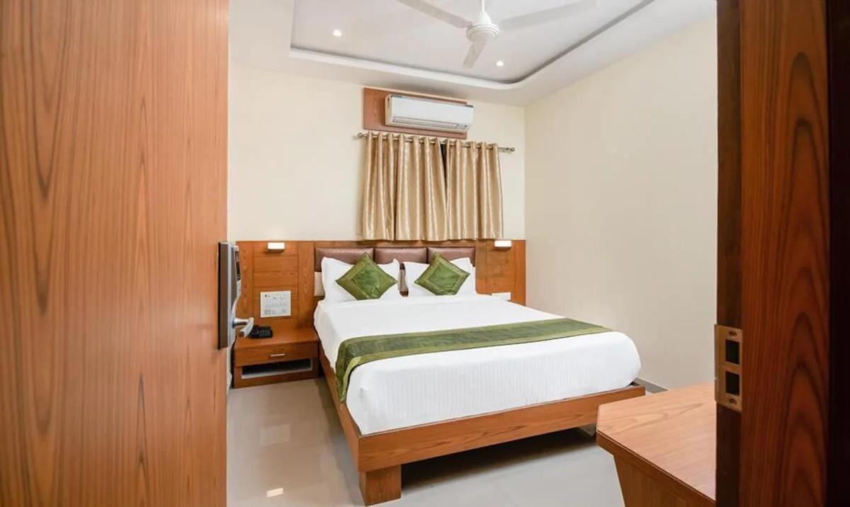 Hotel Volga Plaza Mumbai  Buitenkant foto